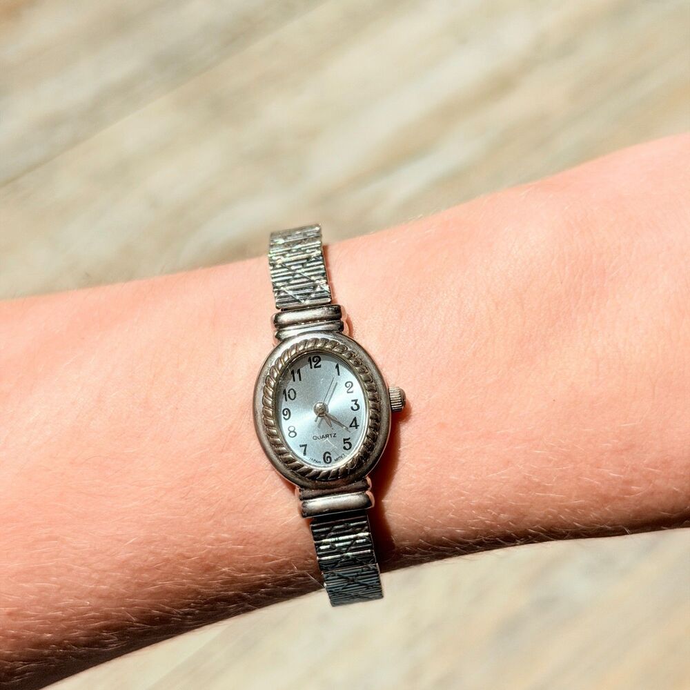 Vintage Silver Tone Blue Face Oval Women’s Watch Petite Rope Bezel Stretch Band